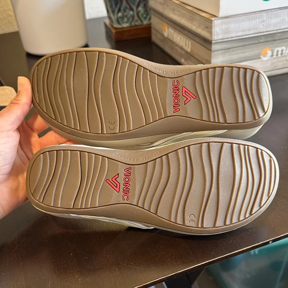 Vionic High Tide Sandals in Beige Women's US Size 7 - Picture 8 of 9